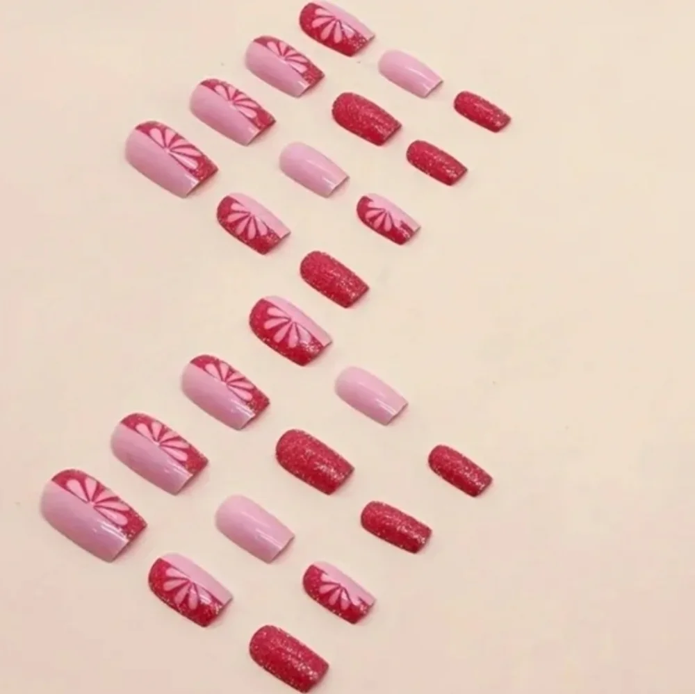 24 Pieces Fake Press On Nails